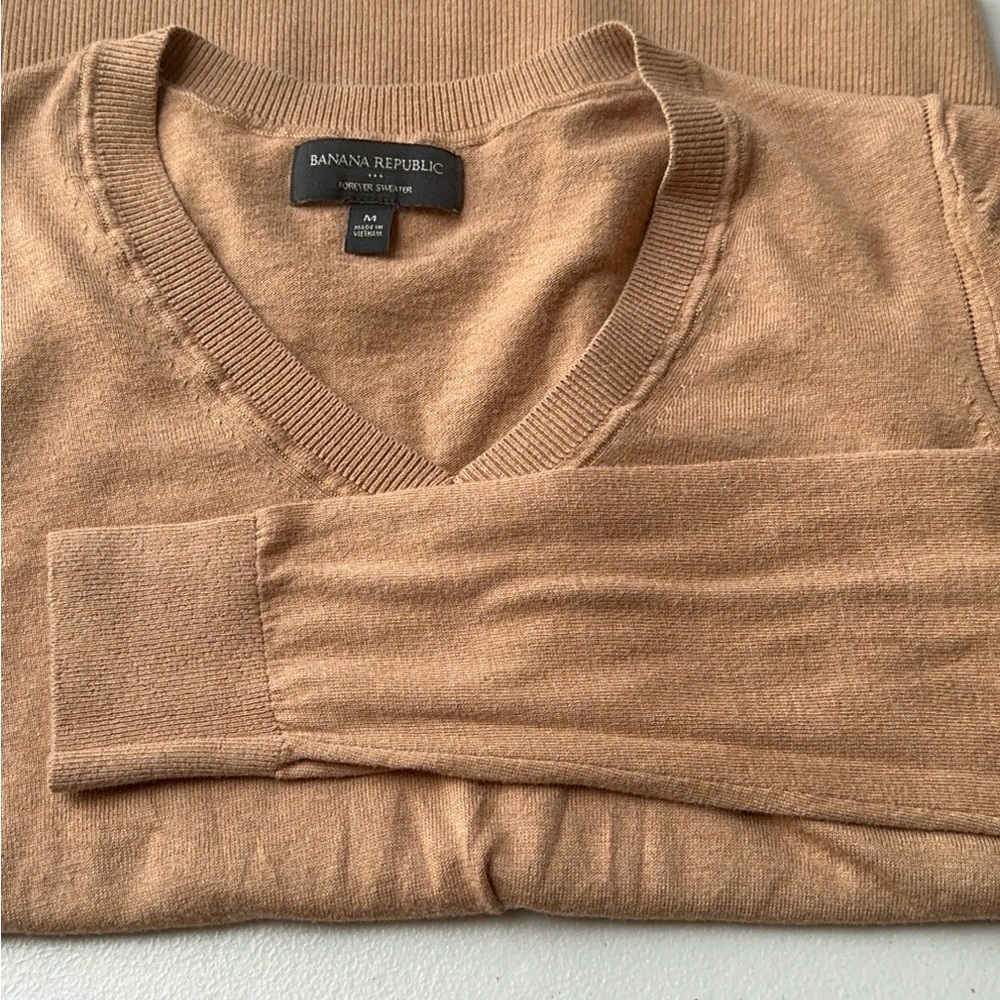 Banana Republic Women's V-Neck Sweater in Tan - Picture 5 of 7